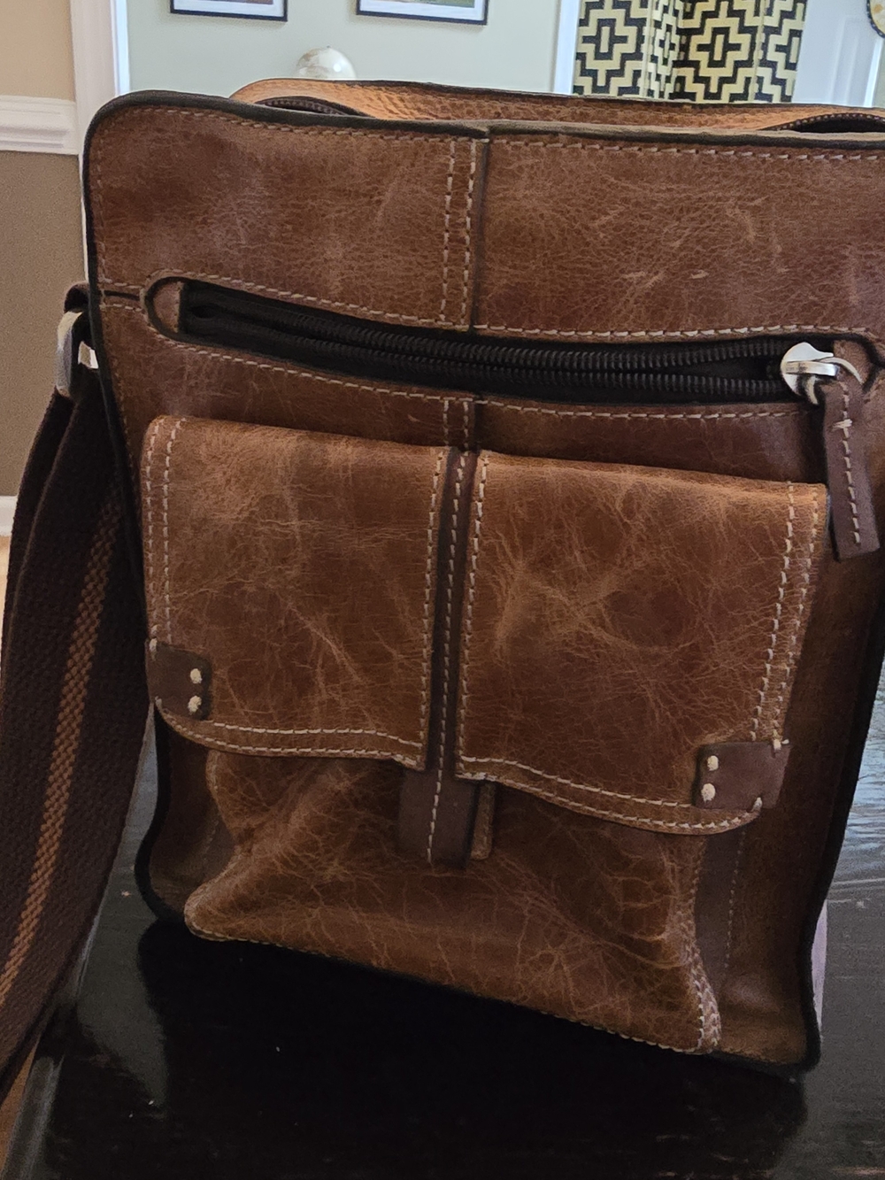 Fossil Distressed Brown Leather Messenger Bag